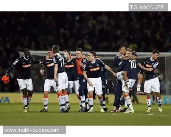 米德尔与考文垂的激烈对决展现英冠联赛的精彩与悬念