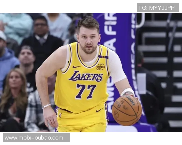 东契奇盛赞詹姆斯融入球队能力强调他多才多艺无人能挡